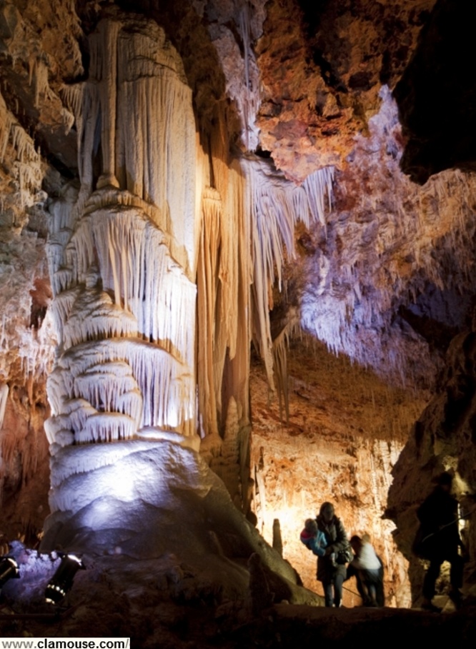 Splendeurs souterraines dans la grotte de Clamouse. 