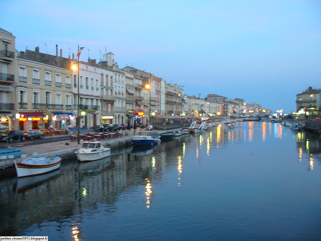 Sète : son canal royal, ses nombreux bateaux et terrasses de restaurants