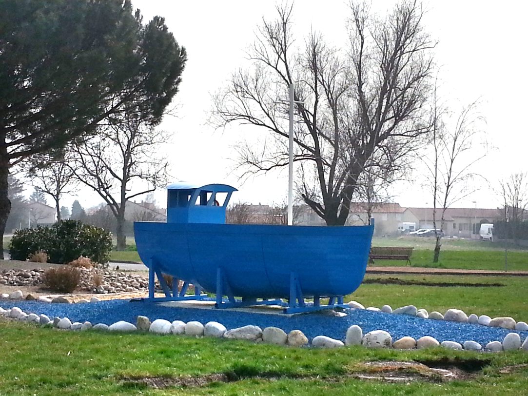 le sardinier bleu du rond-point d' Aulnat (19 mars 2015)