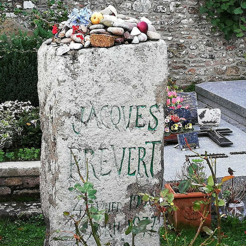 Tombe de Jacques Prévert à Omoville la Petite