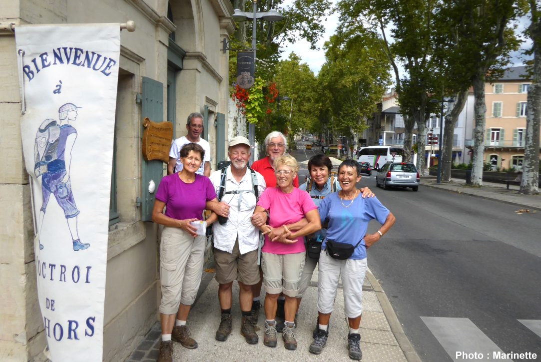 Le groupe de Ceyrat Boisséjour Nature au point d'accueil des randonneurs à Cahors.