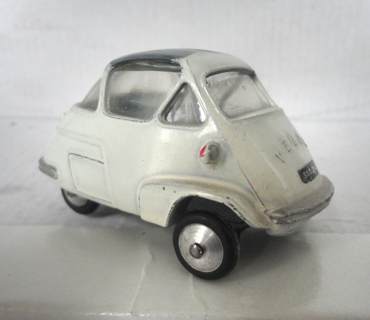 La petite Isetta fabriquée par Quiralu