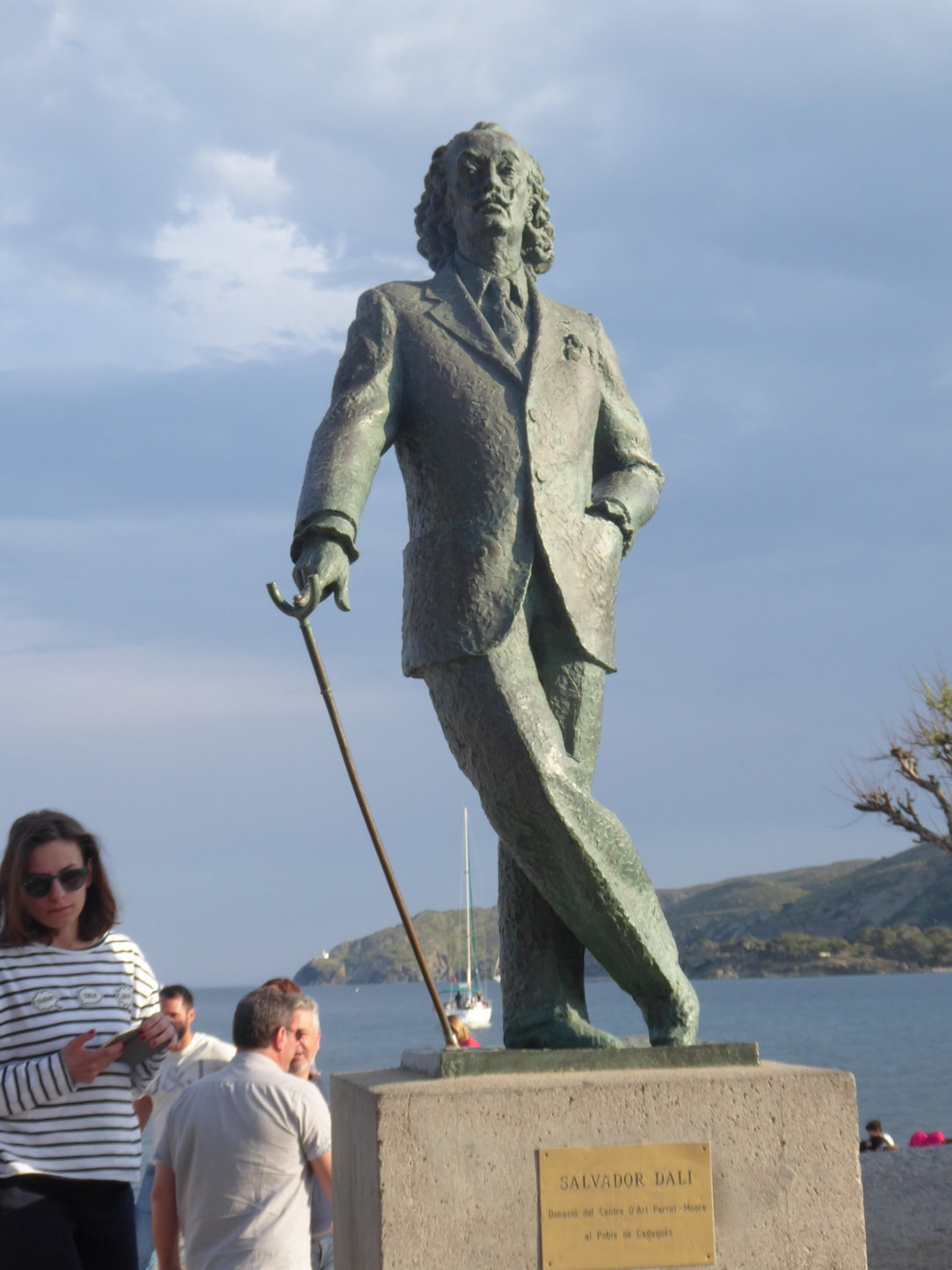 la statue de Dali sur le port de Cadaquès (14 avril 2017)
