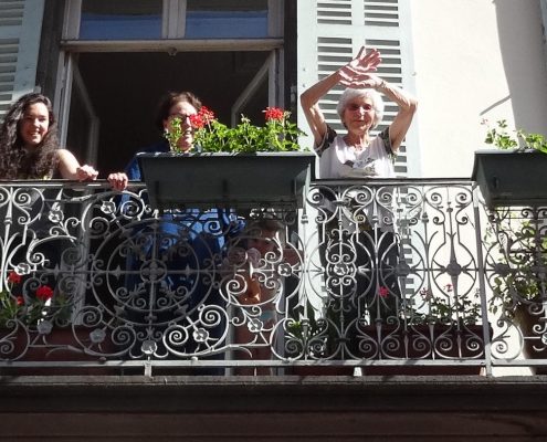 Yvette encourageant les filles de CBN (rue Blatin, 21 mai 2017)
